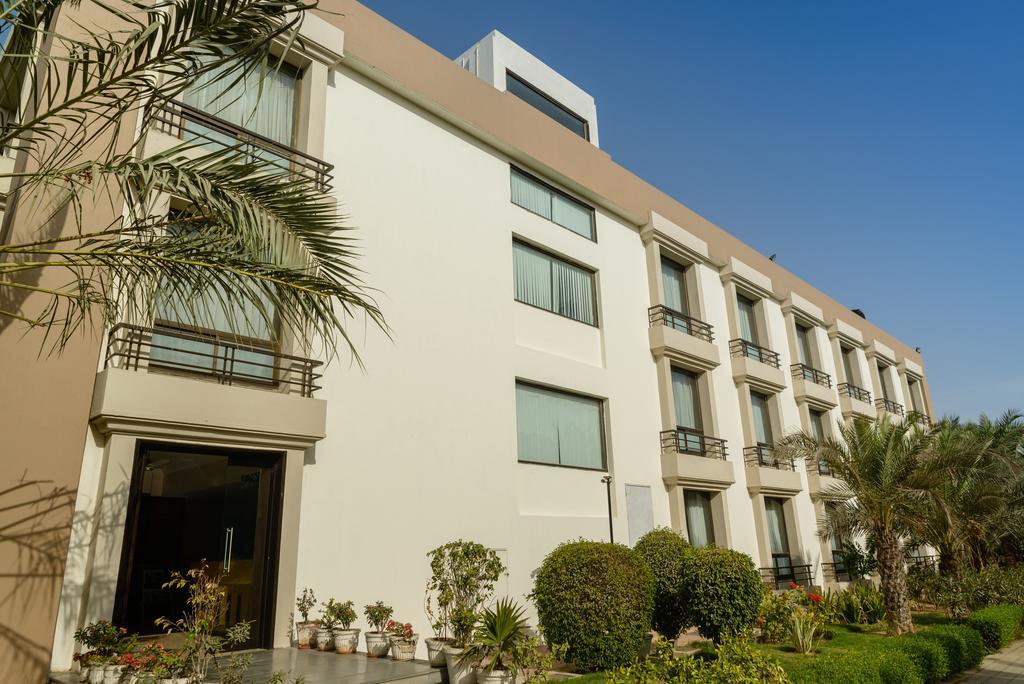 Quality Inn Palms Gandhidham Exterior photo