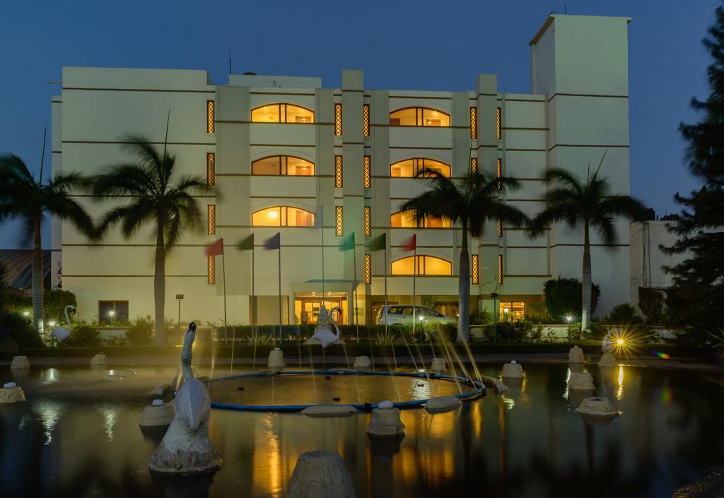 Quality Inn Palms Gandhidham Exterior photo