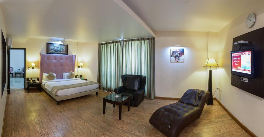 Quality Inn Palms Gandhidham Room photo