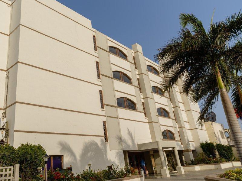Quality Inn Palms Gandhidham Exterior photo