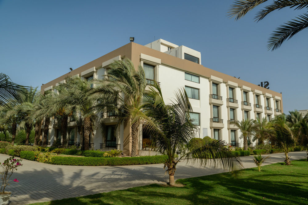 Quality Inn Palms Gandhidham Exterior photo