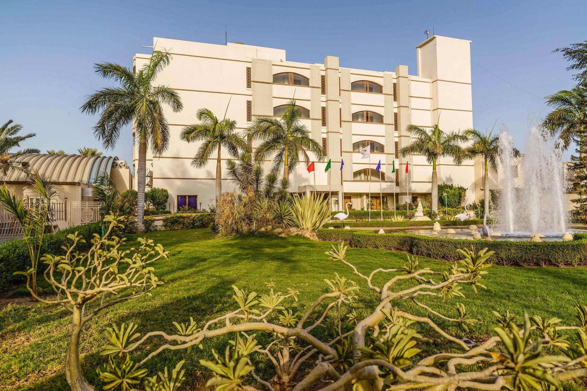 Quality Inn Palms Gandhidham Exterior photo