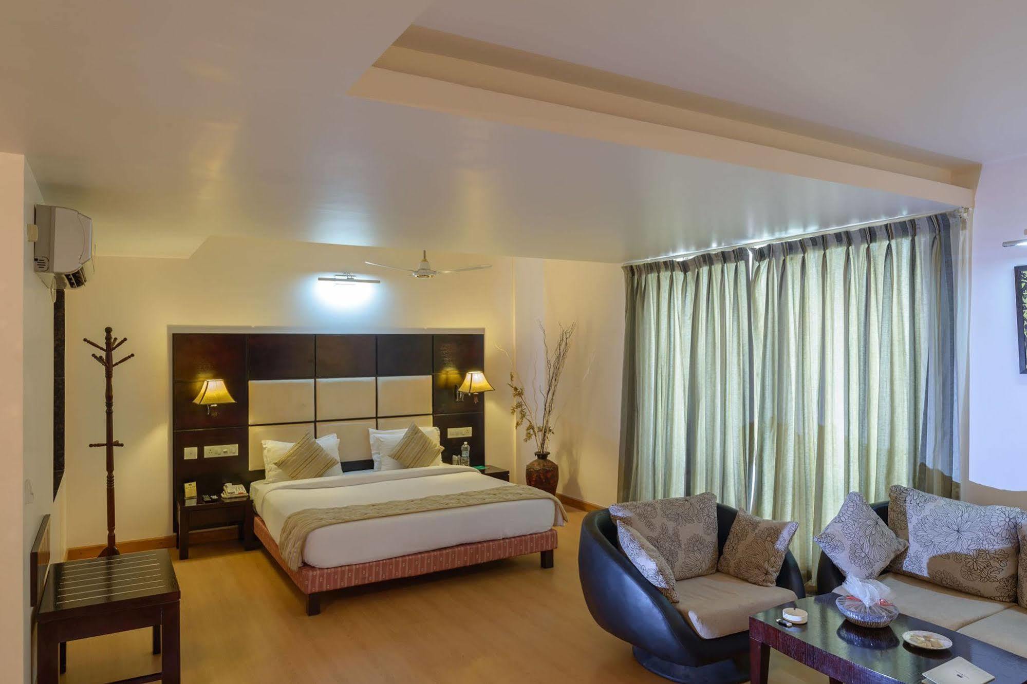 Quality Inn Palms Gandhidham Exterior photo