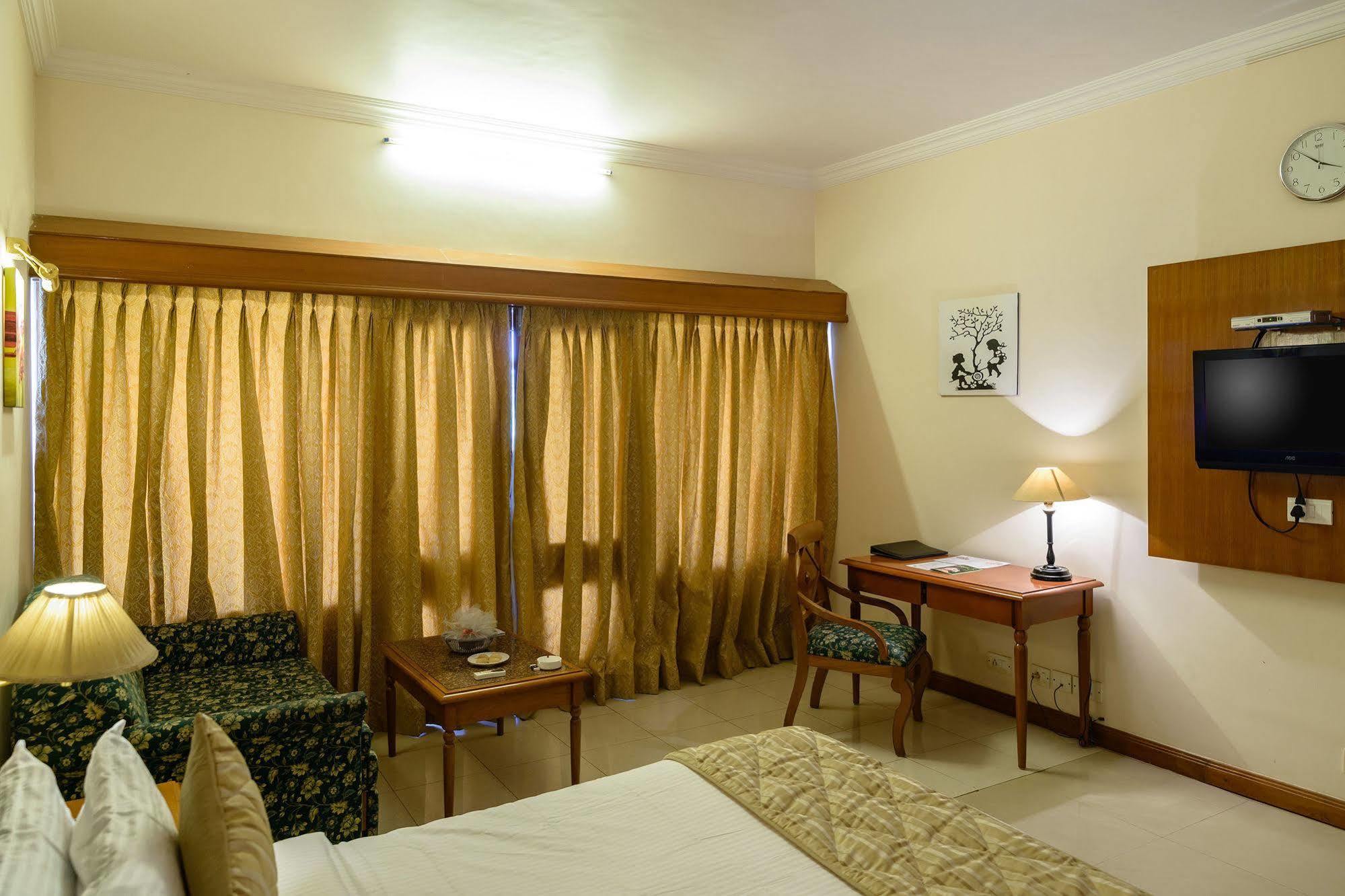 Quality Inn Palms Gandhidham Exterior photo