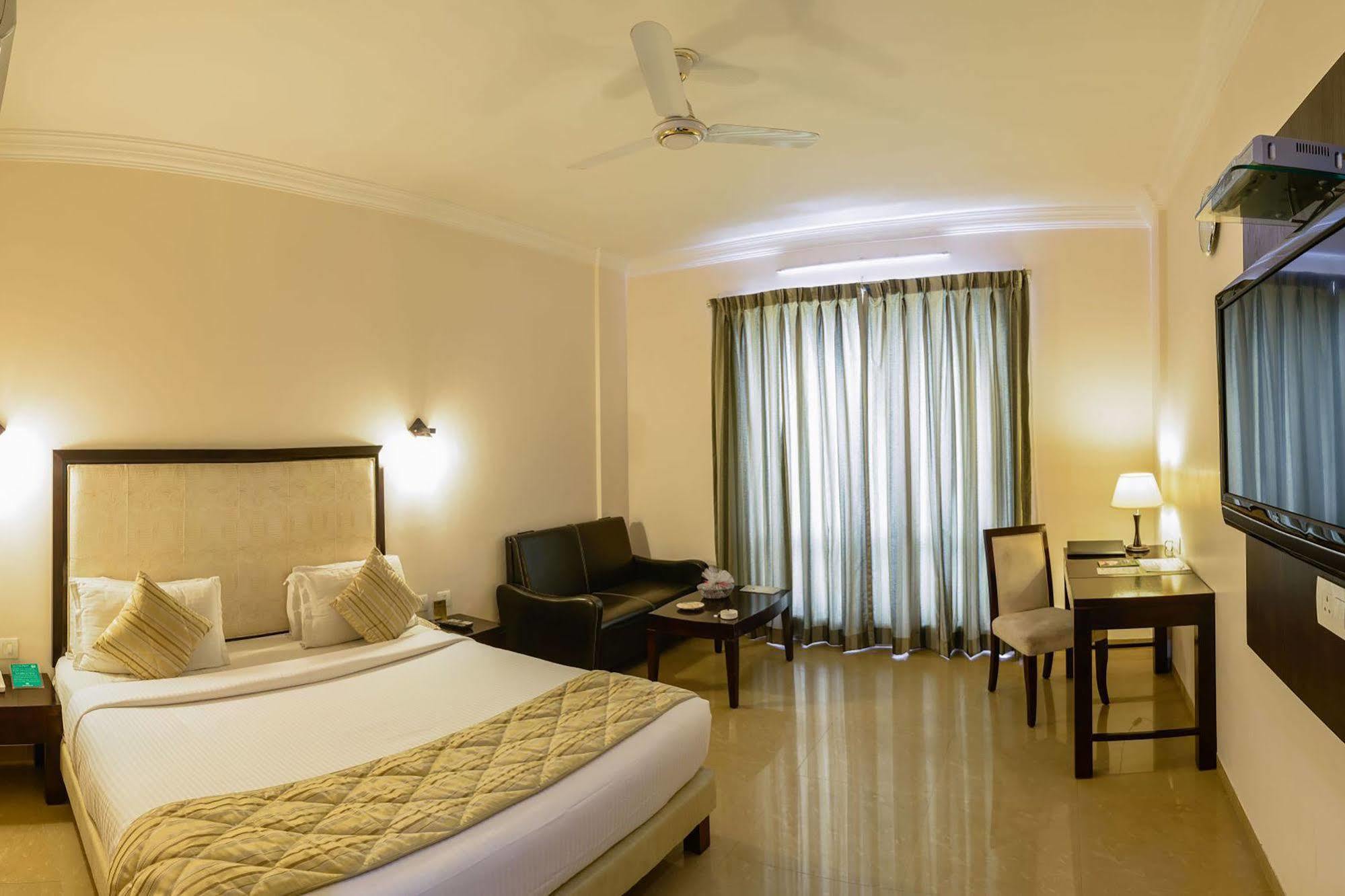Quality Inn Palms Gandhidham Exterior photo