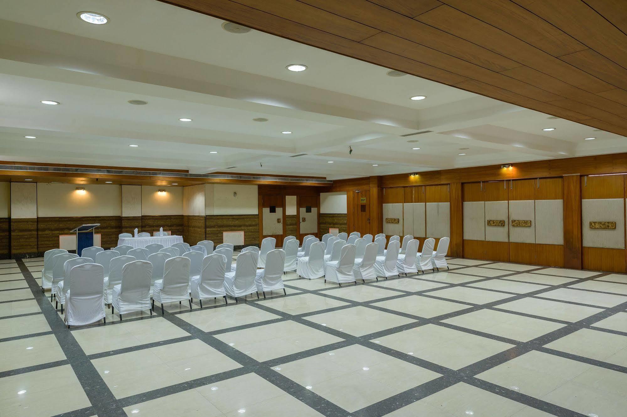 Quality Inn Palms Gandhidham Exterior photo