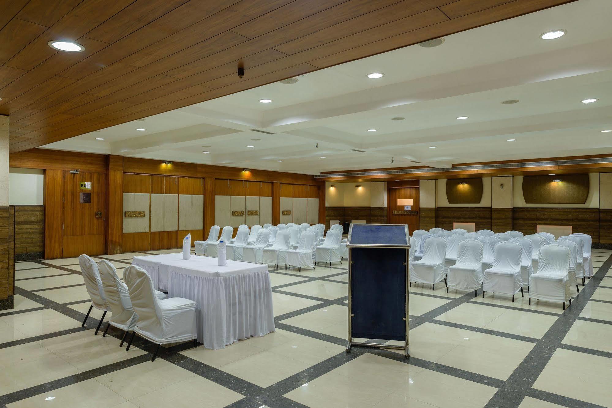 Quality Inn Palms Gandhidham Exterior photo