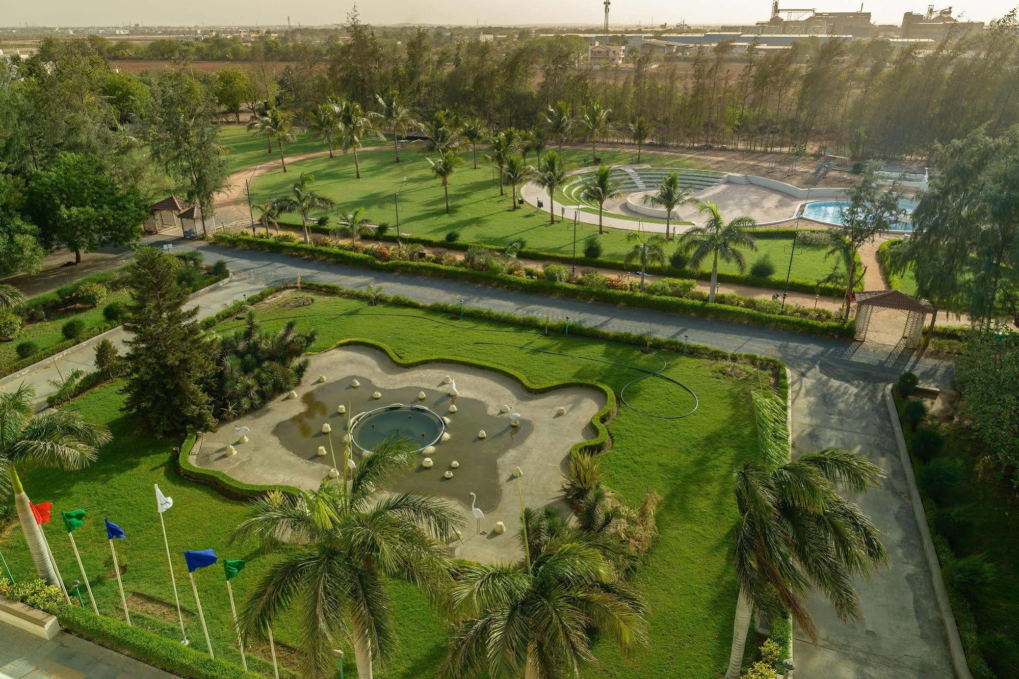 Quality Inn Palms Gandhidham Exterior photo