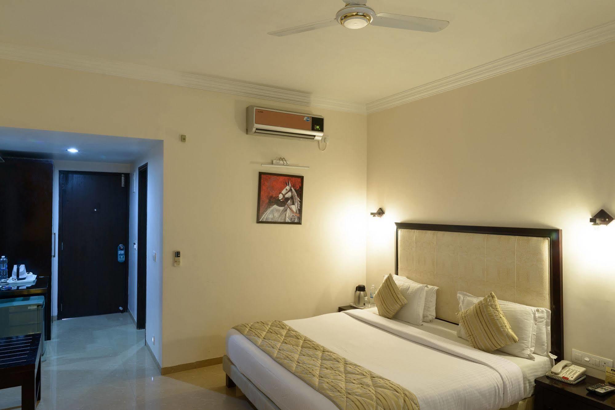 Quality Inn Palms Gandhidham Exterior photo