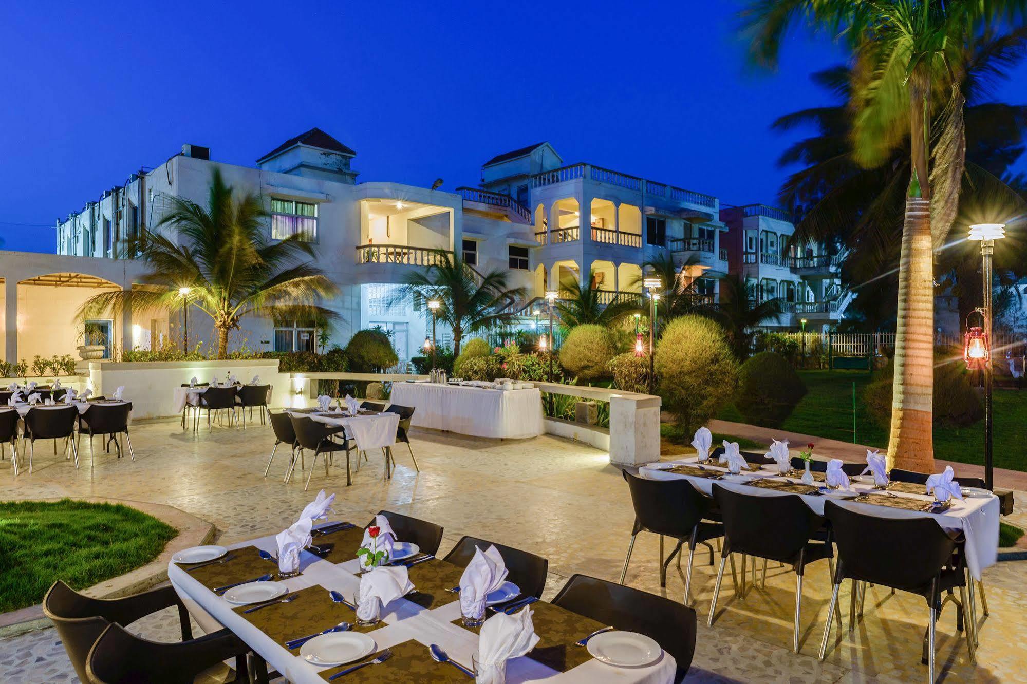 Quality Inn Palms Gandhidham Exterior photo