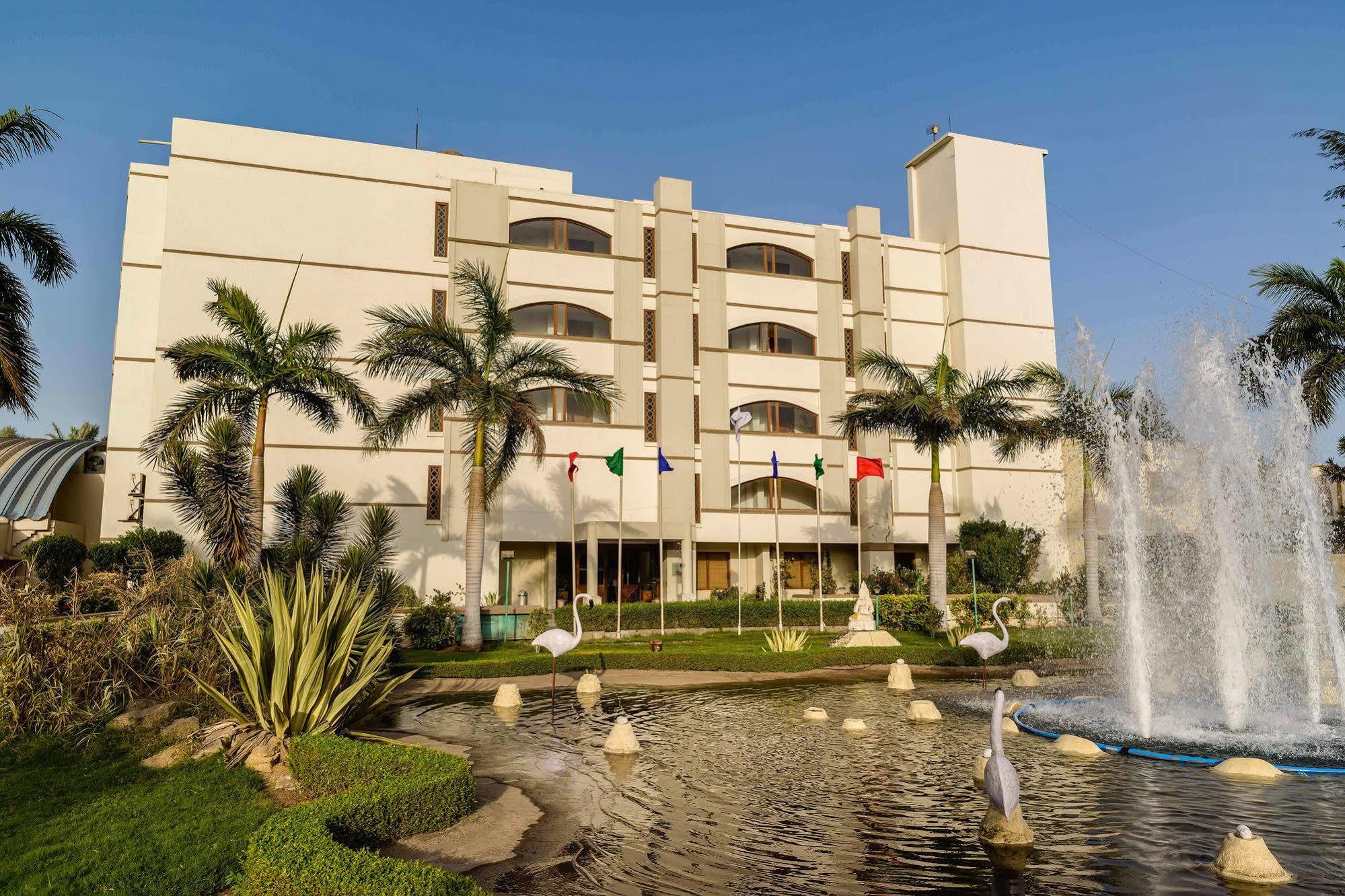 Quality Inn Palms Gandhidham Exterior photo