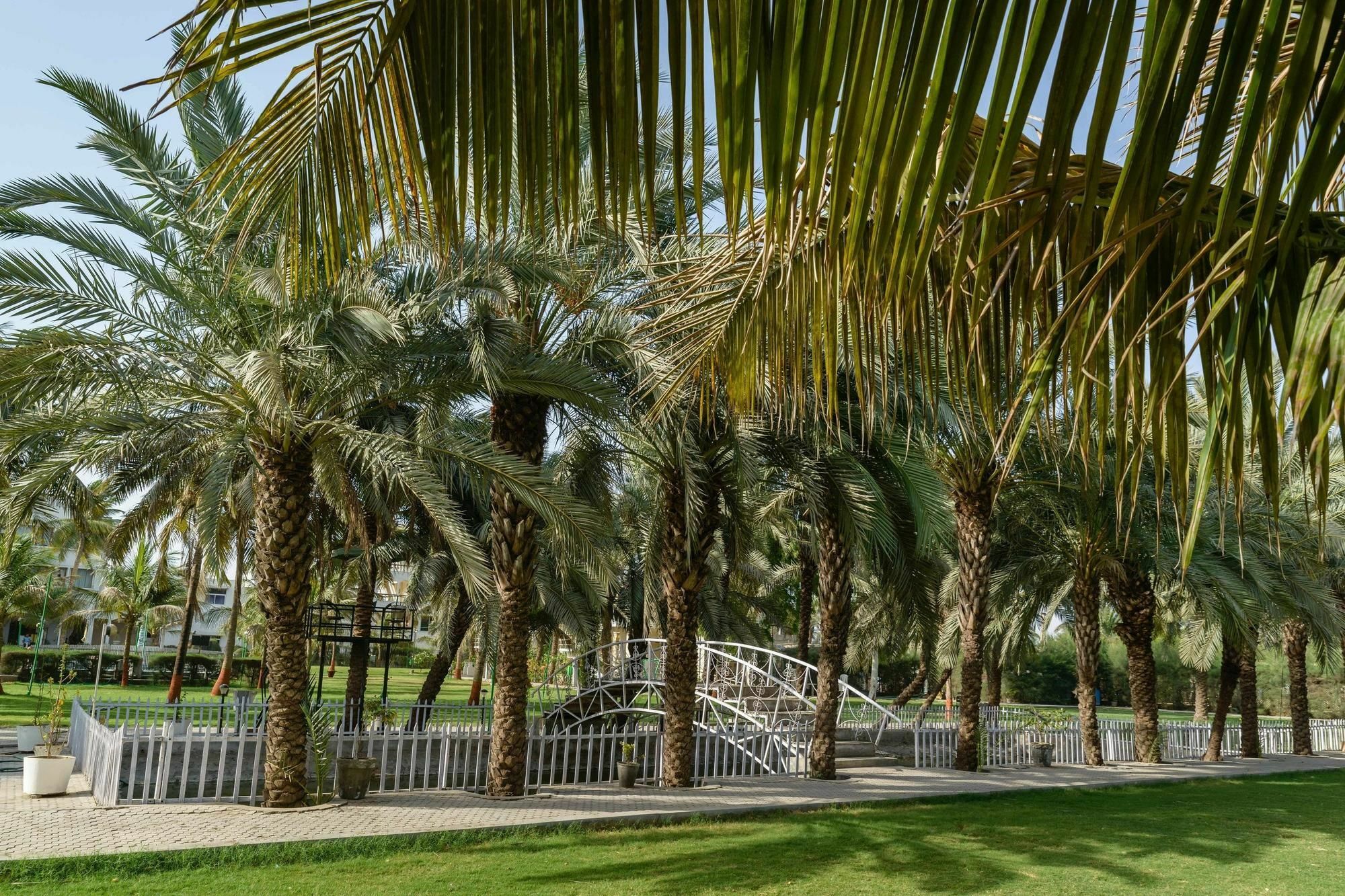 Quality Inn Palms Gandhidham Exterior photo